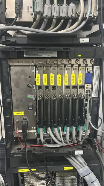 Server Box LSA di RS Ummi Bogor setelah terminasi ditata ulang dan diberi label