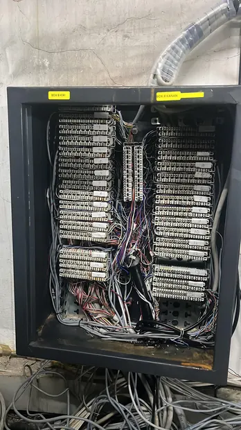 Server Box LSA di RS Ummi Bogor setelah terminasi ditata ulang dan diberi label