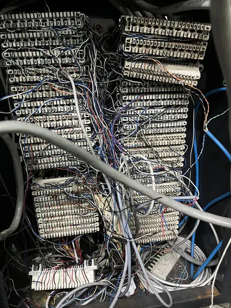 Server Box LSA di RS Ummi Bogor sebelum penataan ulang