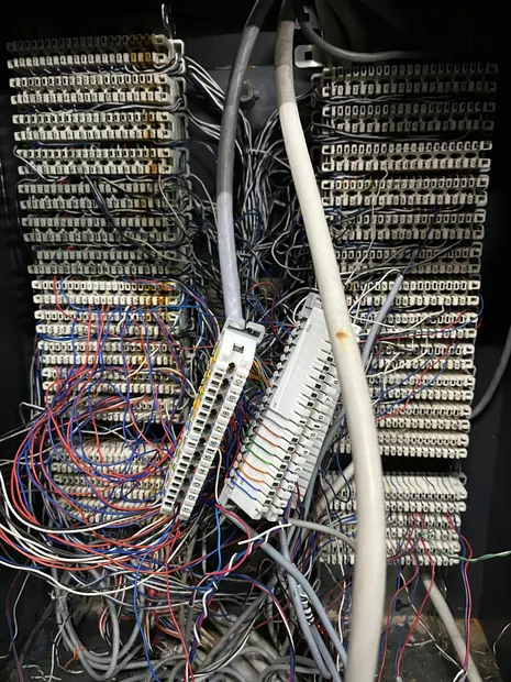 Server Box LSA di RS Ummi Bogor sebelum penataan ulang