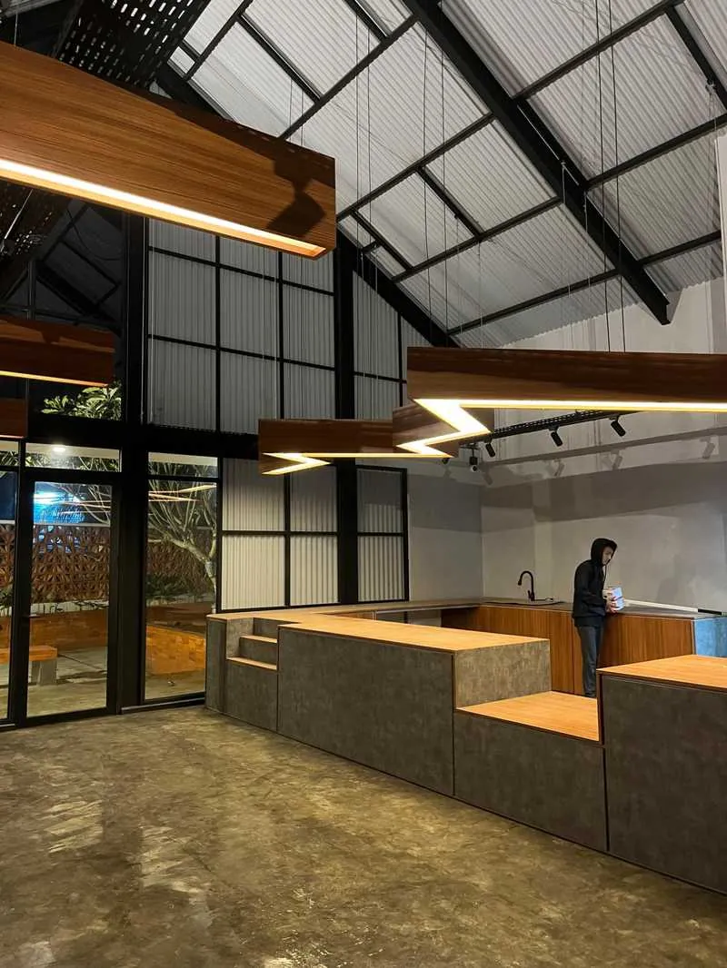 Instalasi CCTV online dan jaringan di Frekuensi Cafe 2.0
